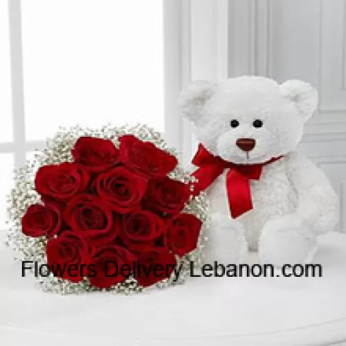 צרור של 12 ורדים אדומים עם מילוי עונתי יחד עם דובי דובון לבן בגובה של 14 אינץ'