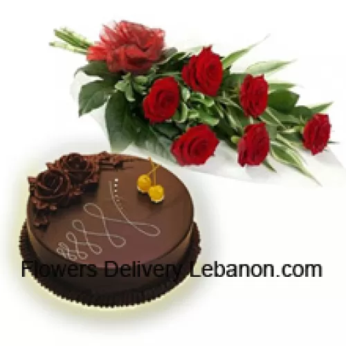 6本の赤いバラの美しい花束と1ポンド（1/2キログラム）のチョコレートケーキ（ケーキの配達はマニラ首都圏のみ利用可能です。マニラ首都圏外のケーキの配達注文は、クリームなしのチョコレートブラウニーケーキに変更されるか、受取人に同じケーキを購入するのに十分なレッドリボンバウチャーが提供されます）