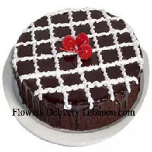1/2キログラム（1.1ポンド）のチョコレートケーキ（ケーキの配達はマニラ地域のみ利用可能です。マニラ地域外のケーキ配達注文については、クリームなしのチョコレートブラウニーケーキに置き換えられるか、受取人には同じケーキを購入するのに十分なRed Ribbonバウチャーが提供されます）