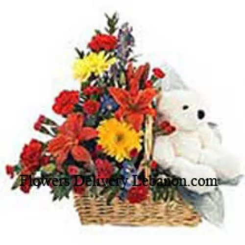 다양한 꽃이 담긴 바구니와 귀여운 곰 인형