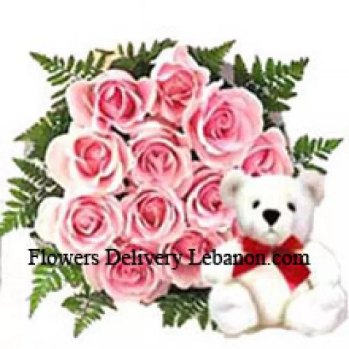 צרור של 12 ורדים ורודים עם דובי חמוד