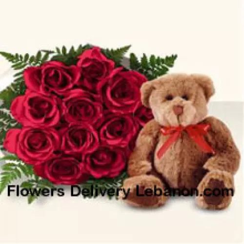 Ghem de 12 trandafiri roșii cu un ursuleț drăguț maro de 8 inch