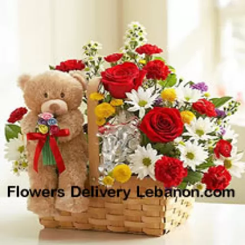 Cesto di fiori assortiti e un carino orsetto marrone di 6 pollici
