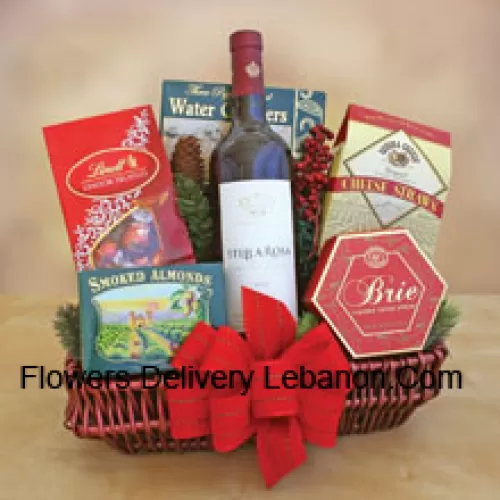 Questo bellissimo cesto regalo include una bottiglia di cabernet sauvignon della California, gustosi mandorle affumicate, formaggio, crackers all'acqua, croccanti bastoncini al formaggio e praline di cioccolato Lindt. (Il contenuto del cesto incluso il vino può variare a seconda della stagione e della località di consegna. In caso di indisponibilità di un certo prodotto, lo sostituiremo con un prodotto di valore uguale o superiore)