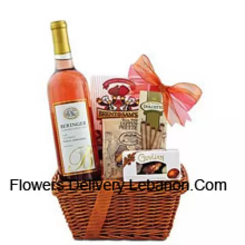 Acest coș cadou include vin Beringer White Zinfandel Blush, bomboane belgiene Guylian, rulouri umplute cu Dolcetto, biscuiți cu ciocolată și zmeură Brent & Sam's și covrigei cu miere și grâu East Shore Specialty. (Conținutul coșului, inclusiv vinul, poate varia în funcție de sezon și locația de livrare. În cazul în care un anumit produs nu este disponibil, îl vom înlocui cu un produs de valoare egală sau mai mare)