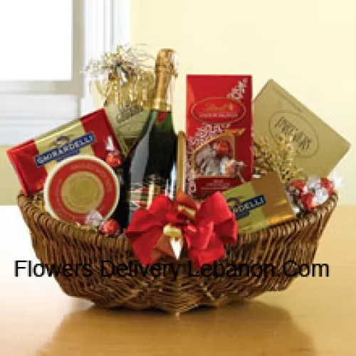 Esta cesta de regalo incluye vino espumoso Domaine Ste. Michele, surtido de trufas de chocolate, 2 barras de chocolate clásico Ghirardelli, galletas de sésamo tostado, queso gourmet y mezcla de frutos secos salados. (El contenido de la cesta, incluido el vino, puede variar según la temporada y la ubicación de entrega. En caso de indisponibilidad de algún producto, lo sustituiremos por un producto de igual o mayor valor)